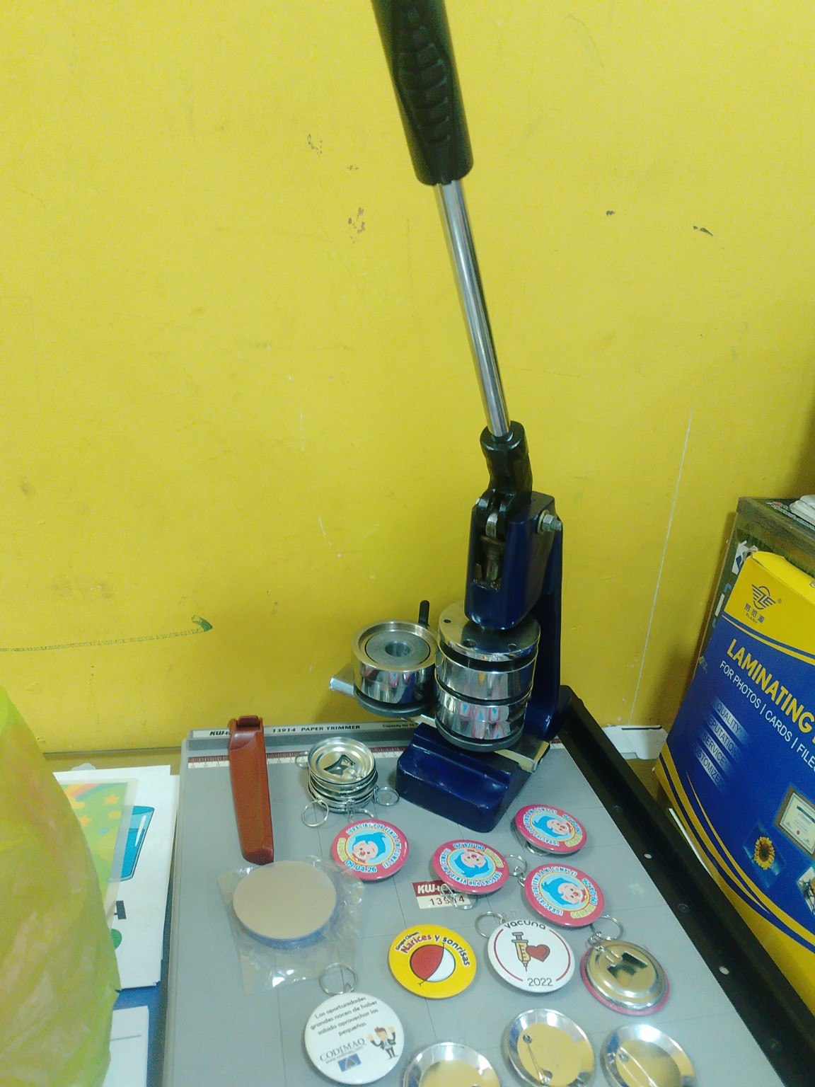 Producción de pines personalizados CayPa